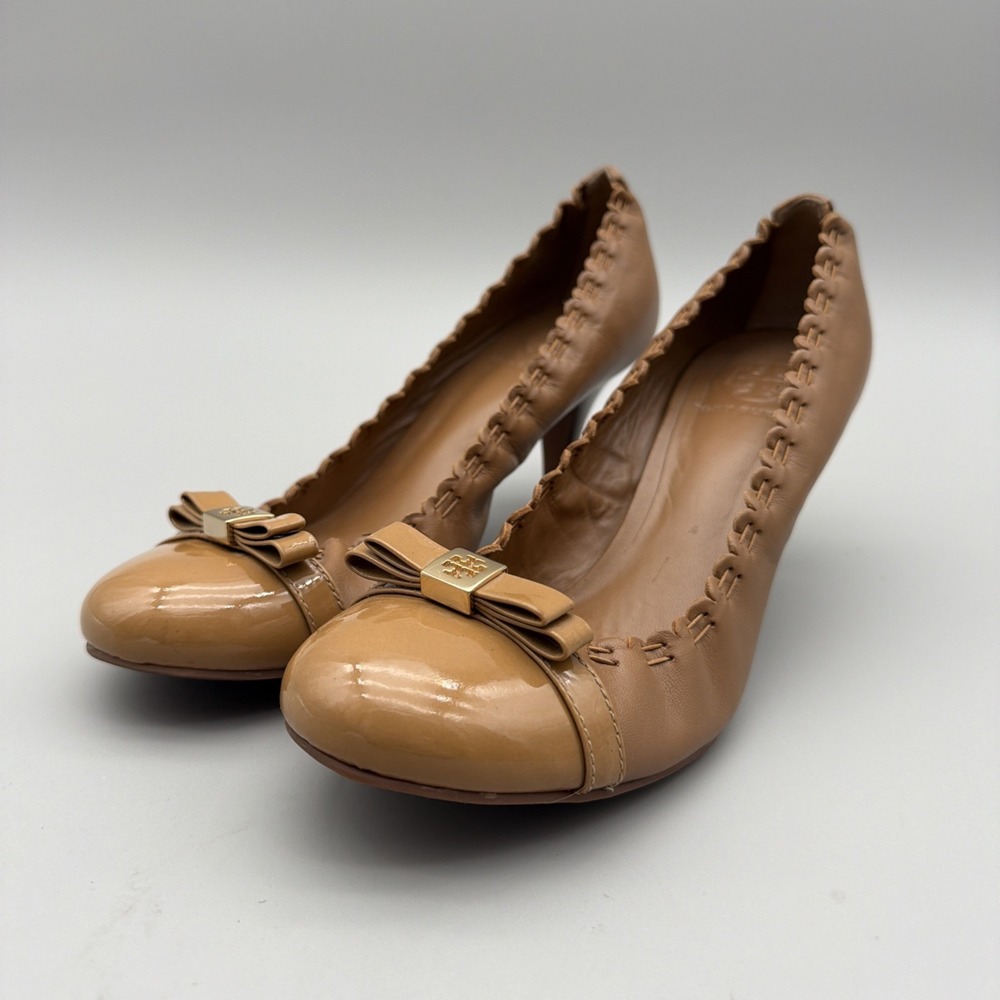 Tory Burch Romy Patent Leather Cap Toe Bow Pumps Heels Womens 8M Tan